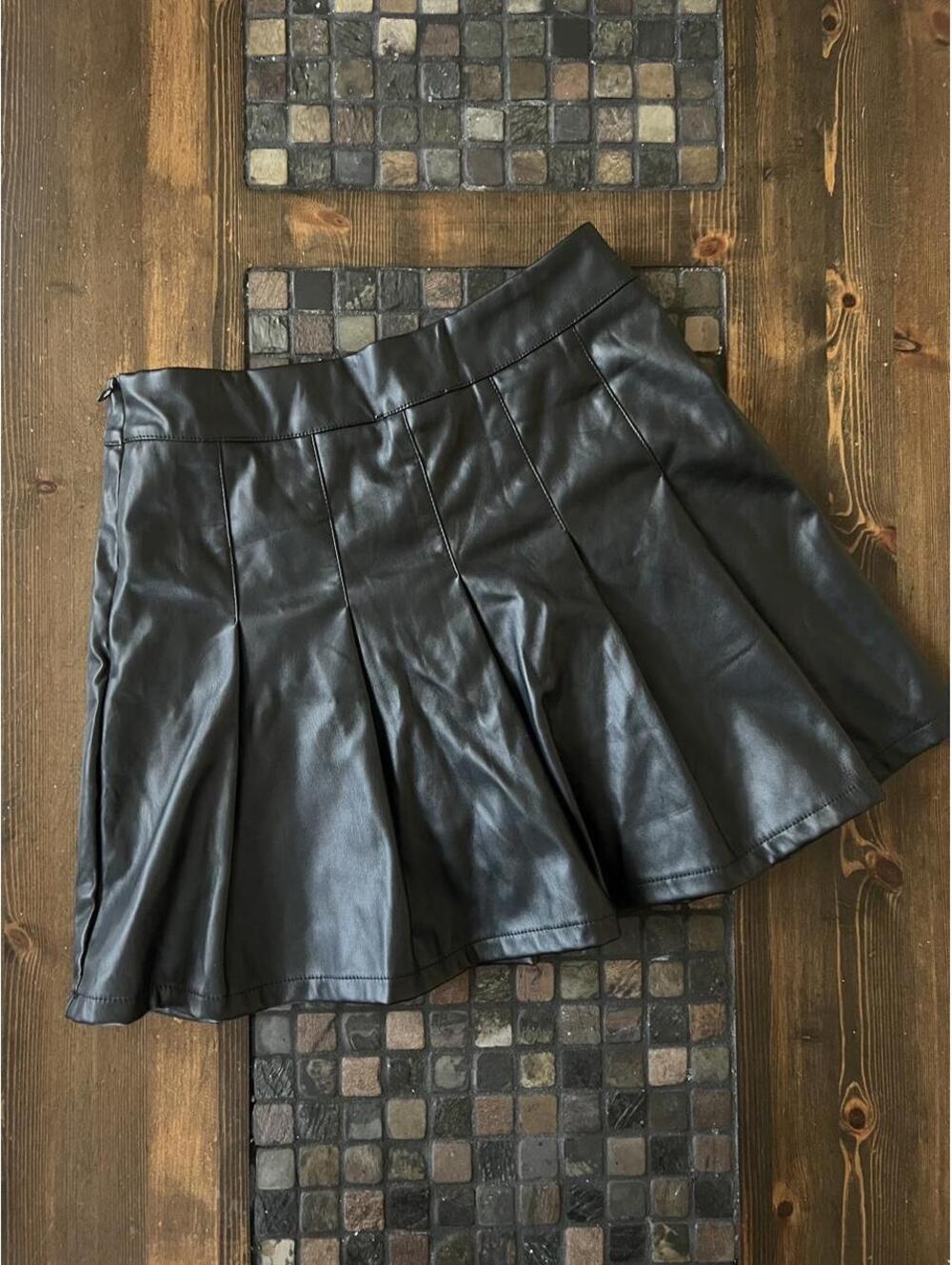 Fashion Nova Black Faux Leather Pleated Skater Skort Size Small š¤ - Picture 3 of 8